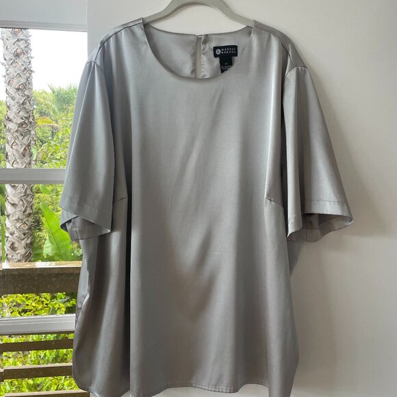 Maggie Barnes Metalic Silver Blouse, Short-Sleeve, Scoop Neck,‎ Keyhole Back, 3X - Picture 1 of 5